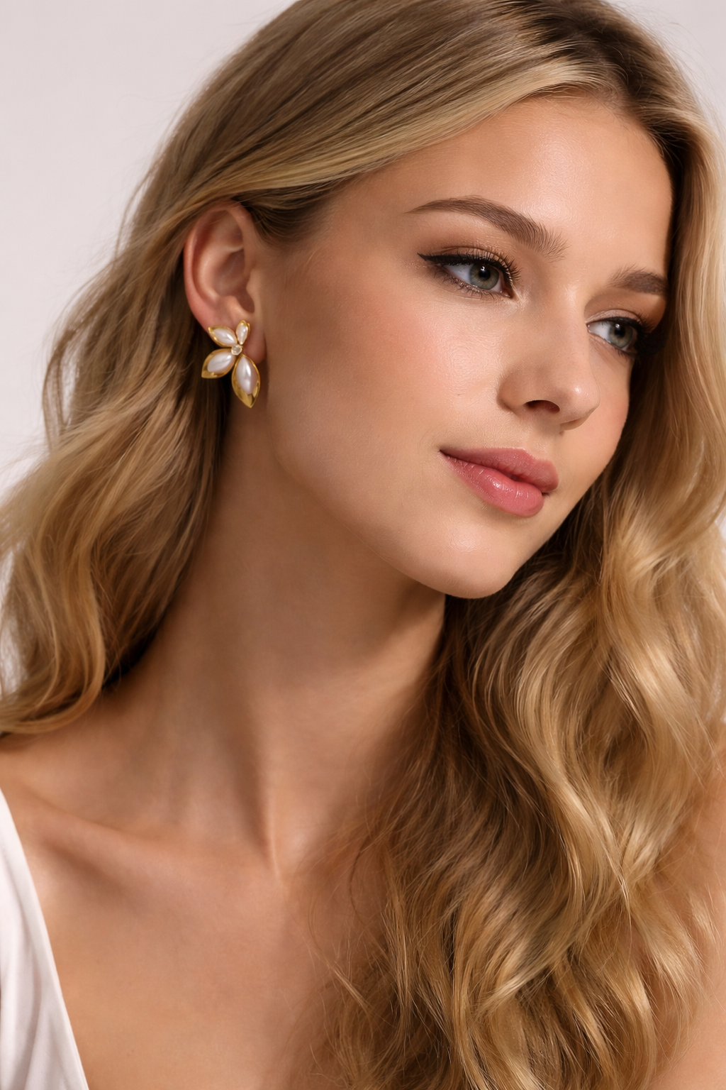 Flower Earrings – 18K Gold Pearl Stainless Steel