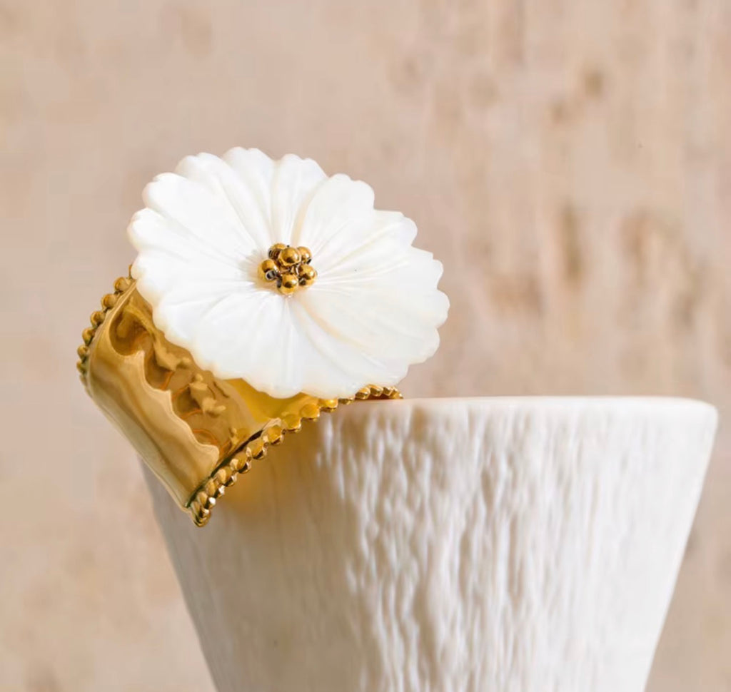 White Resin Flower Ring Gold Plated Statement Band Size 8