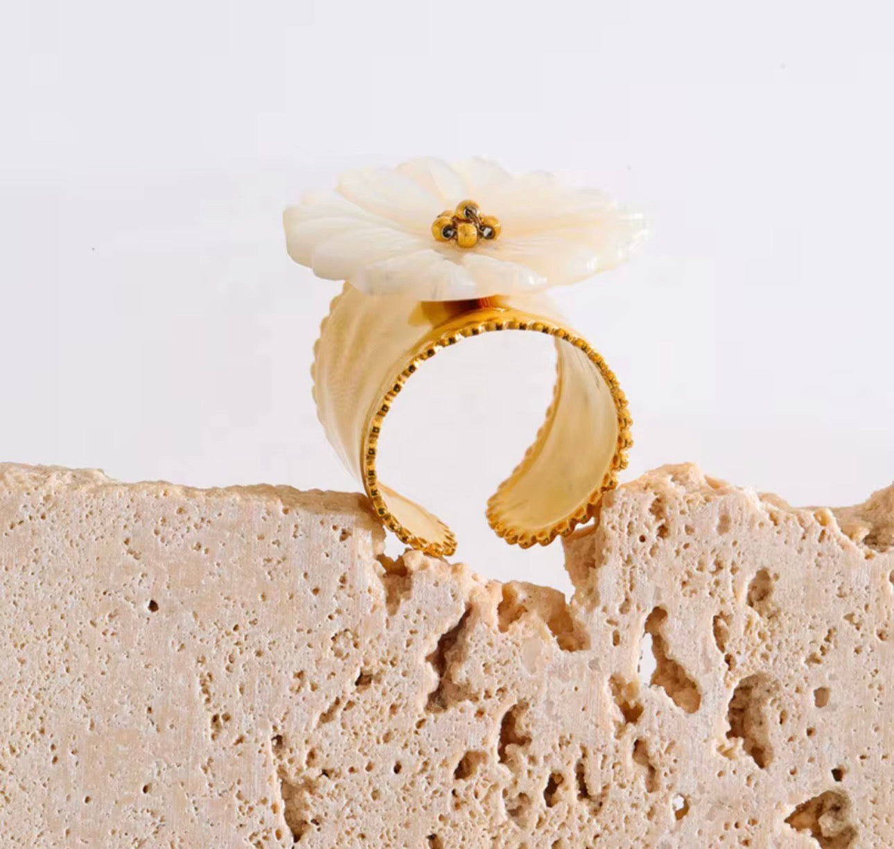 White Resin Flower Ring Gold Plated Statement Band Size 8